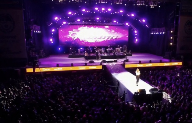 La gente colmó el Anfiteatro del Bosque.