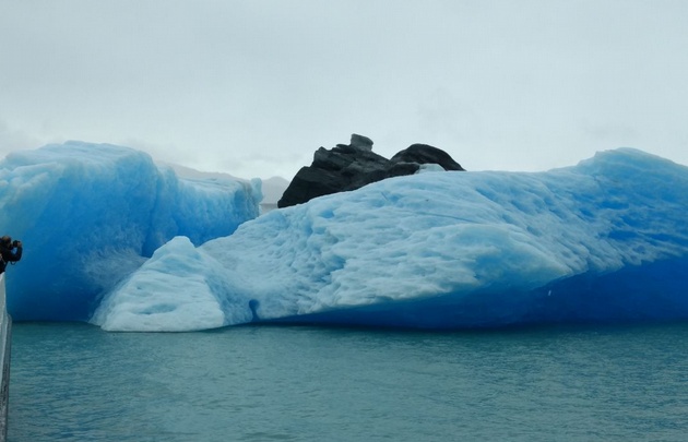 Los corresponsales de Cadena 3 navegaron por el Lago Argentino.
