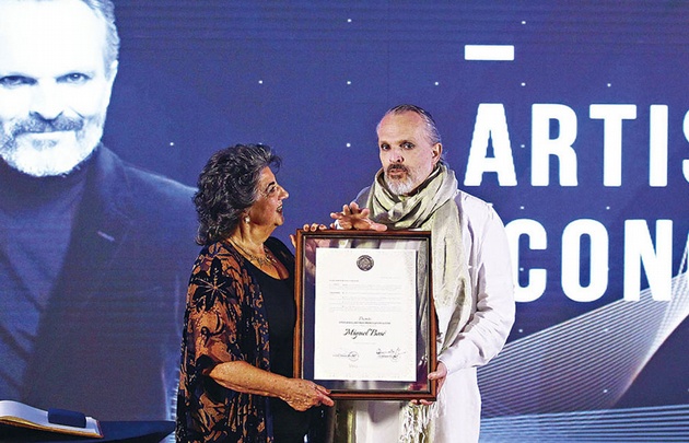 Con un premio a Bosé, Viña del Mar ya palpita su festival