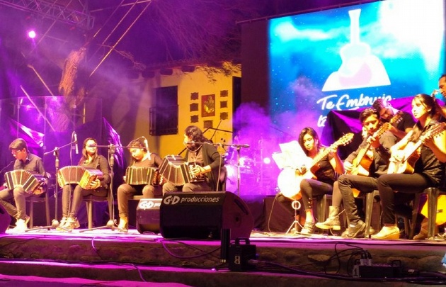 Artistas locales se encargaron de la previa.