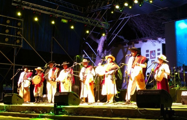 Artistas locales se encargaron de la previa.