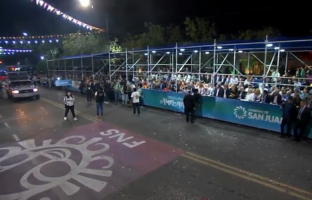 Los vehículos colorearon la avenida Ignacio de la Roza.