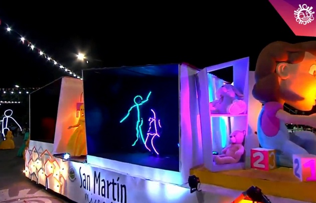 Los carruajes estaban acompañados de bailarines.