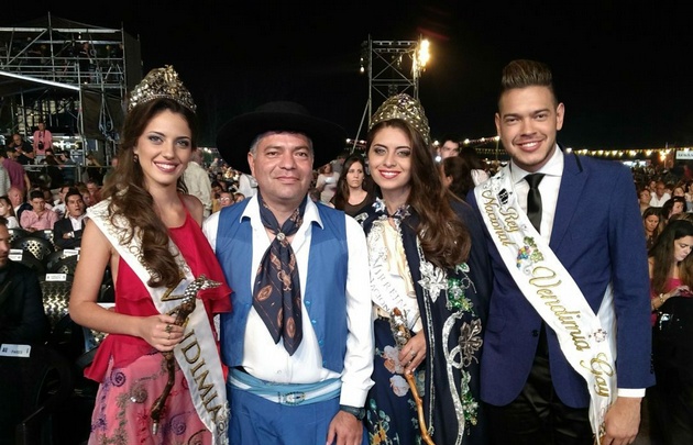 Los reyes salientes de la Vendimia y la virreina saliente, en la Fiesta de la Cosecha