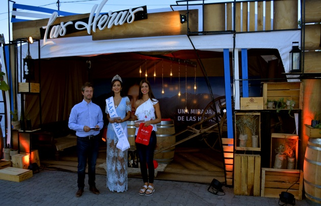 Algunos departamentos exhibieron sus productos en la Gran Peña.