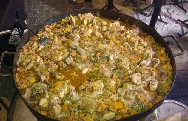 Los puestos de localidades mendocinas ofrecían productos típicos de la zona.