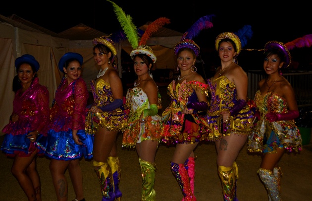 Bailarines de folclore mendocino pasaron por el escenario del espacio Julio Le Parc.