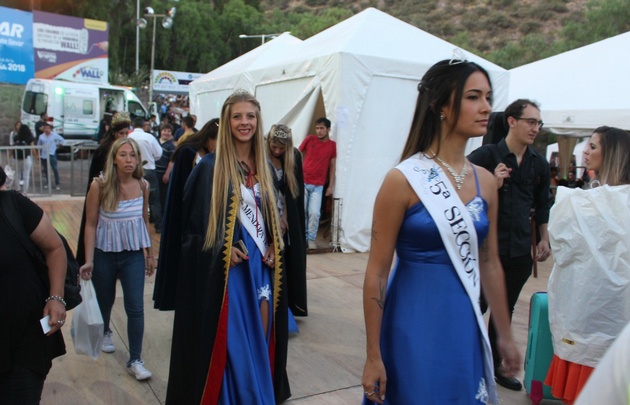 Las candidatas a reina nacional, protagonistas del acto central.
