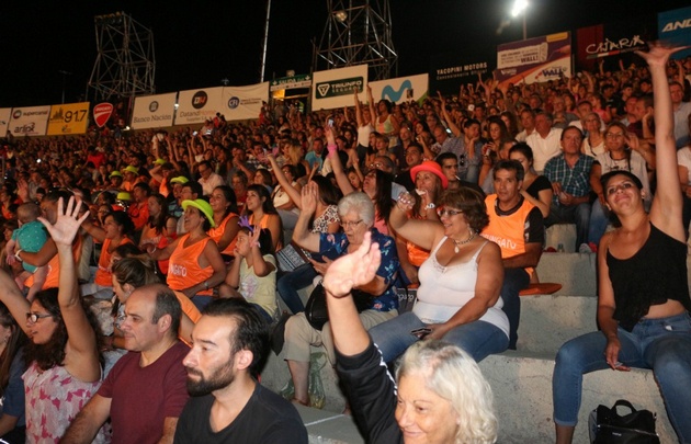 El teatro griego lució colmado en la "Constelación del vino".
