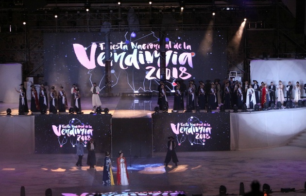 Las soberanas departamentales desfilaron en el escenario.