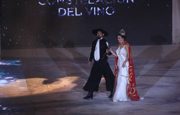 Las soberanas departamentales desfilaron en el escenario.