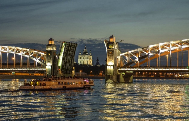 San Petersburgo se destaca por sus canales.