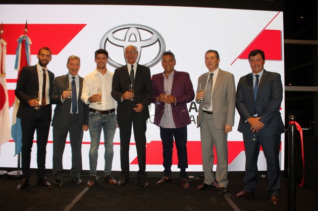 Dario Ramonda y Daniel Herrero, Presidente de Toyota. Gentileza: L.Tortolo