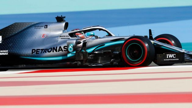 FOTO: Hamilton consuela a Leclerc en Bahrain -sitio formula1.com-