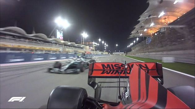 FOTO: Con 40 km/h menos, los Mercedes capturaron a la Ferrari #16 -sitio formula1.com-