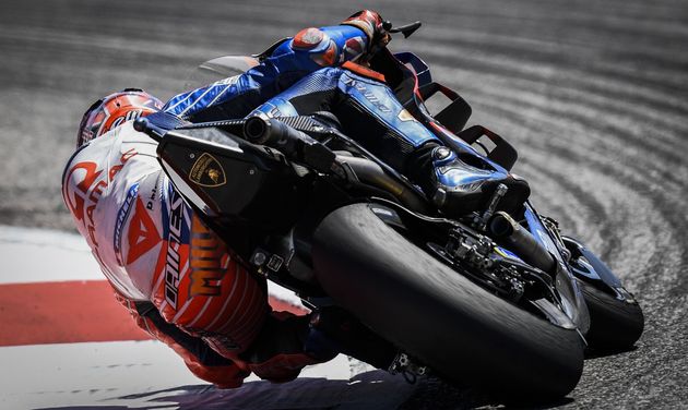 FOTO: Emocionante abrazo final de Alex Rins y Valentino Rossio en Texas -MotoGP-