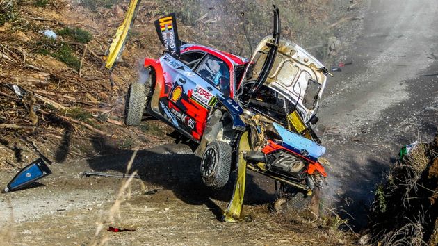 Secuencia de fotos del impresionante accidente de Thierry Neuville en Chile -wrc.com-
