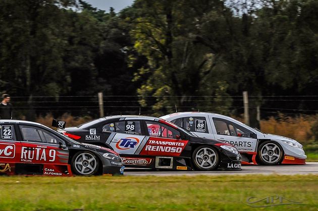 Escenas de la lucha en Río Cuarto, aquí, con Gárriz y Marques