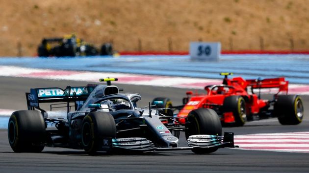 Un AS los juntó en el final y Leclerc fue a presionar a Bottas en las últimas vueltas