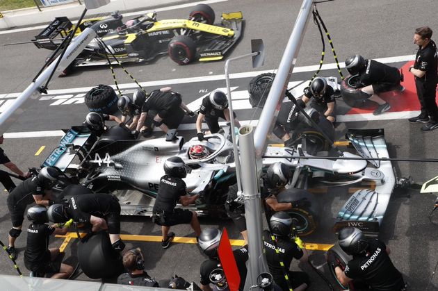 FOTO: El primer incidente de la práctica lo protagonizó Verstappen, en la curva 10