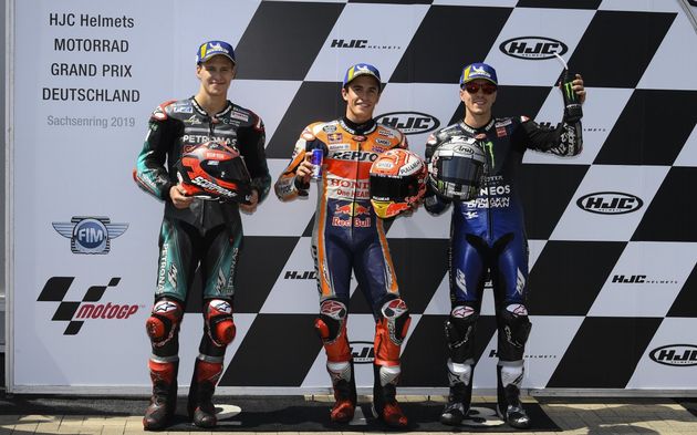 Márquez, flanqueado por Quartaro y Viñales