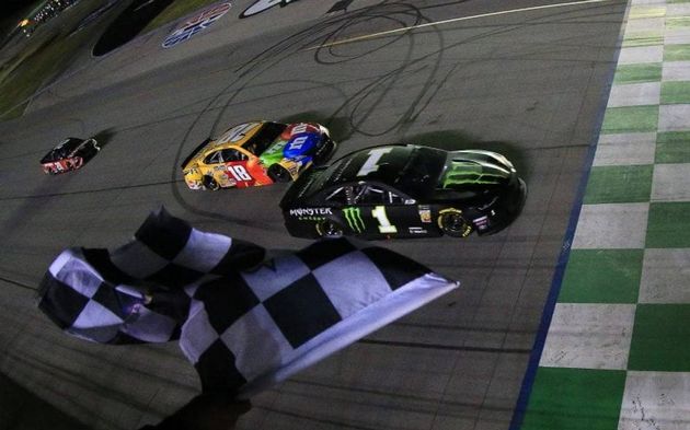 Después de rasparse toda una vuelta, los hermanos Busch llegaron así en Kentucky