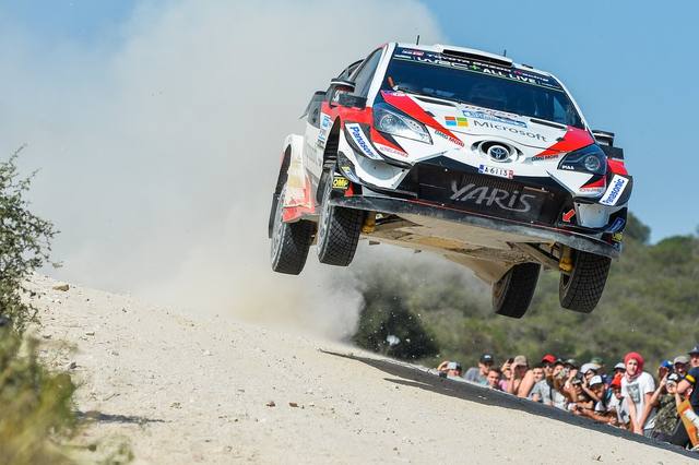 Ott Tänak voló en las SIerras.