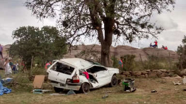 El auto cayó encima del mío: me salvé de milagro