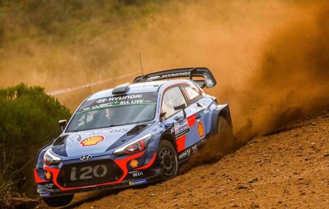 Neuville voló en el Parque Temático