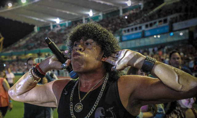 La Mona en la fiesta de Juntos