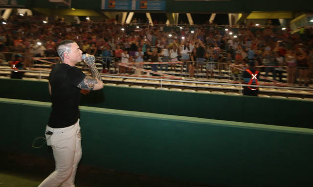 Carli Jiménez siguió la fiesta a puro cuarteto