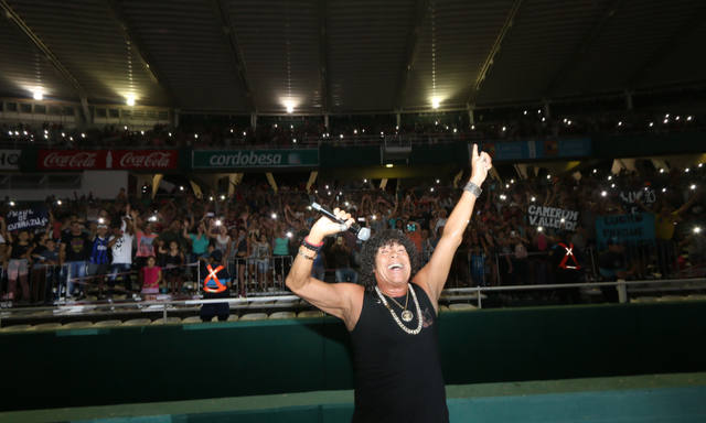 La Mona en la fiesta de Juntos