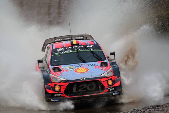 Neuville voló en el último tramo del día y lidera la general