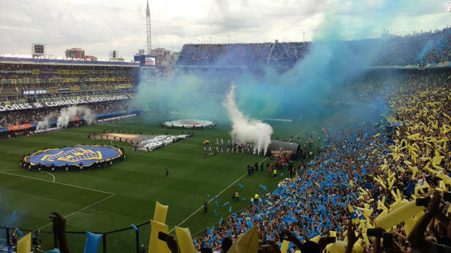 El ingreso de los equipos a la cancha.