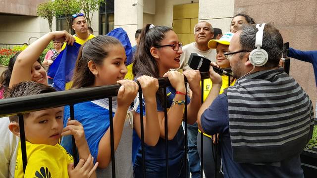 Matías Arrieta con los hinchas xeneizes