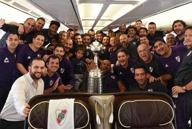 Masivo festejo del River campeón en un Monumental colmado