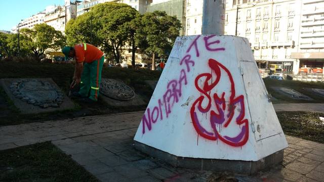 FOTO: Pintadas y daños: así amaneció el Obelisco tras el festejo