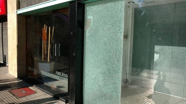 Pintadas y daños: así amaneció el Obelisco tras el festejo