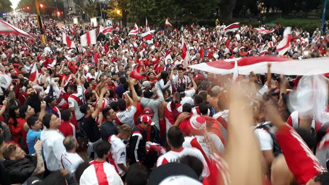 El país se tiñó de rojo y blanco con el festejo del