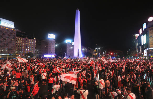 Incidentes en el masivo festejo riverplatense en el Obelisco