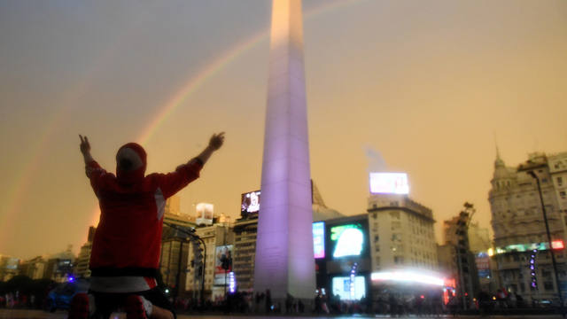 El Obelisco se tiñó de rojo y blanco
