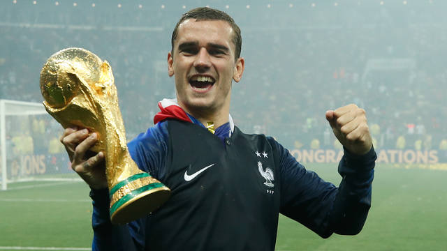 El francés Griezmann apareció con la camiseta de Boca