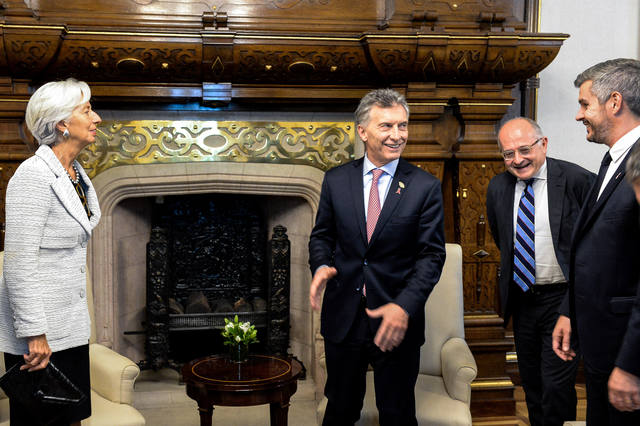 Lagarde felicitó a Macri por su 