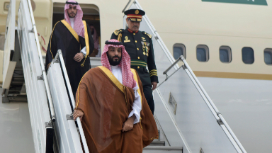 AUDIO: El príncipe saudí llegó al país en medio del escándalo.