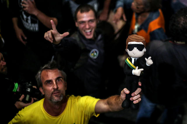 FOTO: Júbilo en Barra de Tijuca por la victoria de Bolsonaro