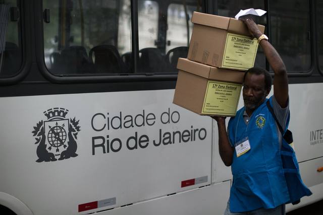 FOTO: Bolsonaro espera “una victoria” y Haddad “un gran resultado