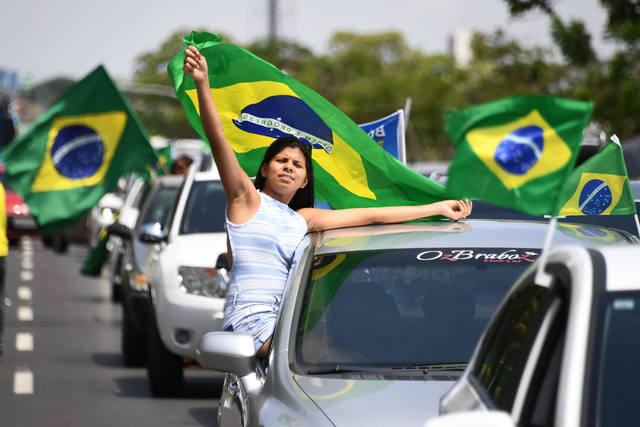 Brasil va a las urnas, con Bolsonaro y Haddad como favoritos