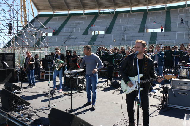 La Barra y el Coro de Niños, a puro cuarteto en el Kempes.