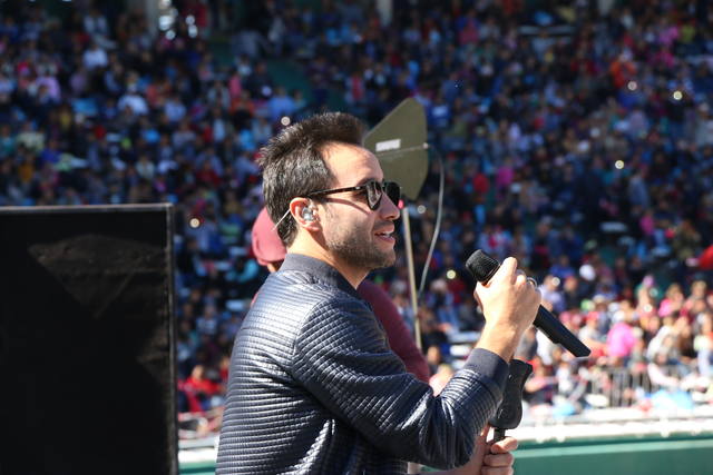 Una multitud disfrutó de Luciano Pereyra