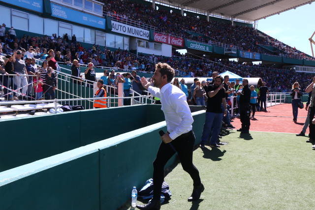 David Bisbal recorrió todo el campo del Kempes
